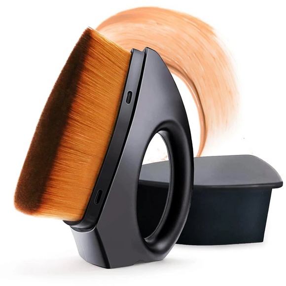 Flat Iron Makeup Brush - Picture 1 of 3